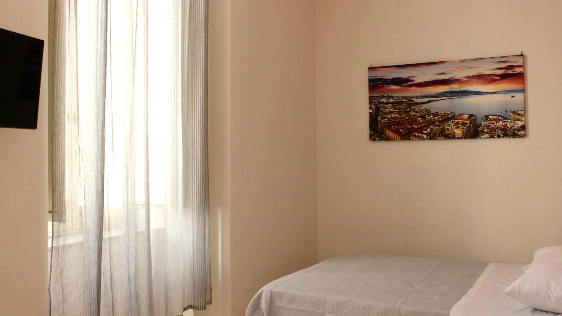 Miroballo Room Naples 0*,  Italy